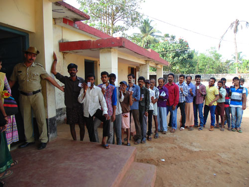 ದ.ಕ., ಉಡುಪಿ ಜಿಲ್ಲೆಯಾದ್ಯಂತ ಬಿರುಸಿನ ಮತದಾನ